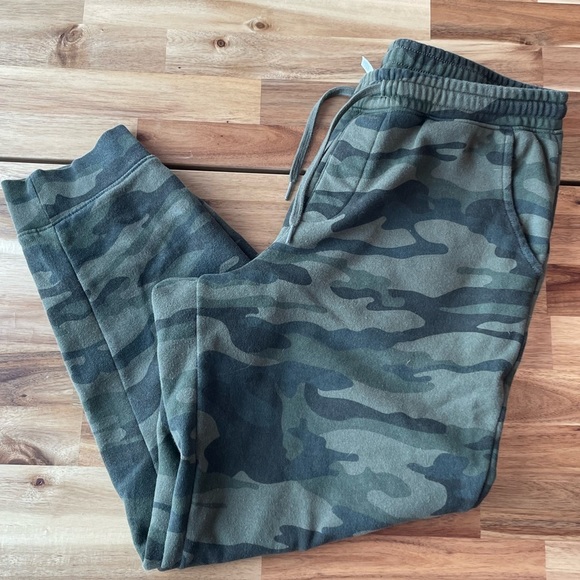 Green Camouflage Sweatpants Basic Babe - Picture 1 of 9